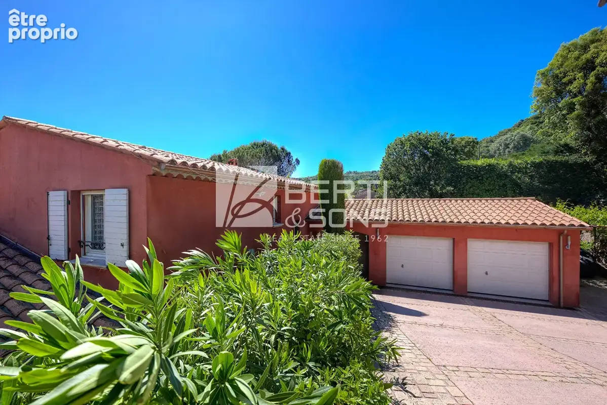 LES ADRETS DE L'ESTEREL - Très belle Villa provençale avec vue panoramique en très bon état - photo 15