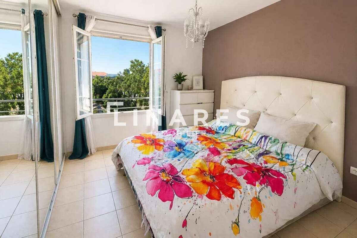 Appartement à MARSEILLE-4E