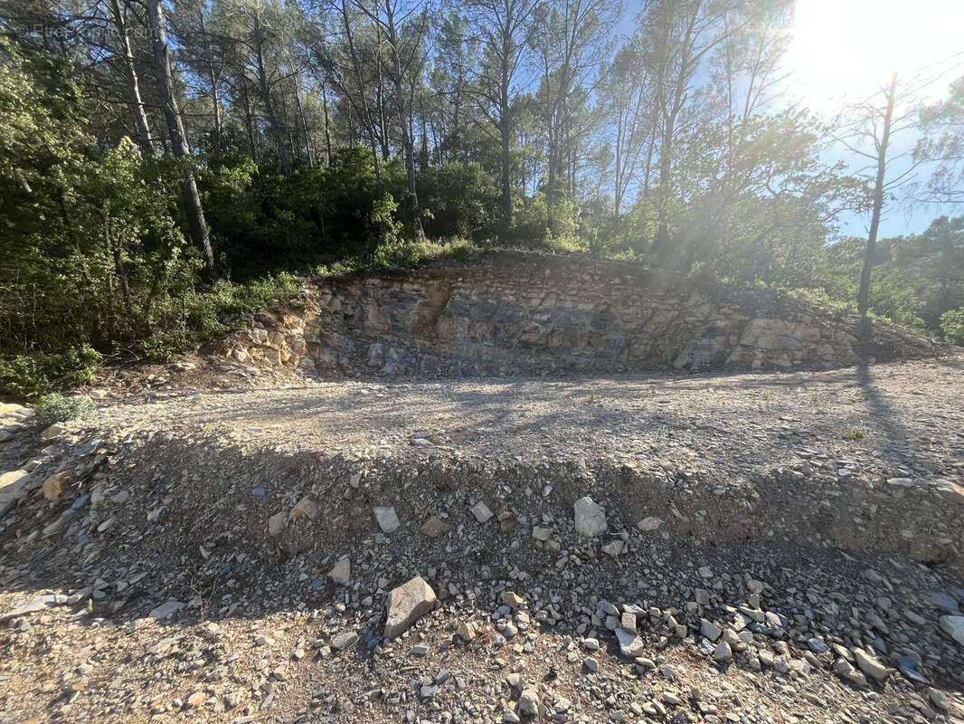Terrain à bâtir de 1540 m2 avec permis accepté - photo 3