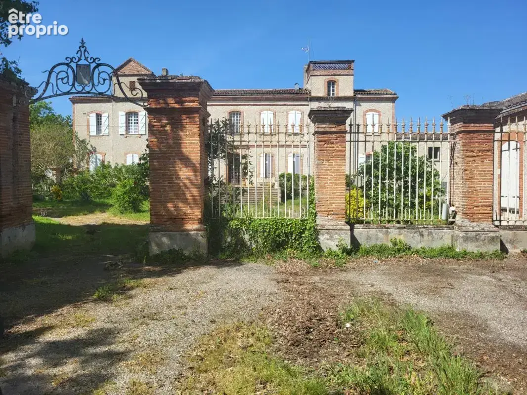 À vendre    ancien château réhabilité    parc +4 hectares - photo 3