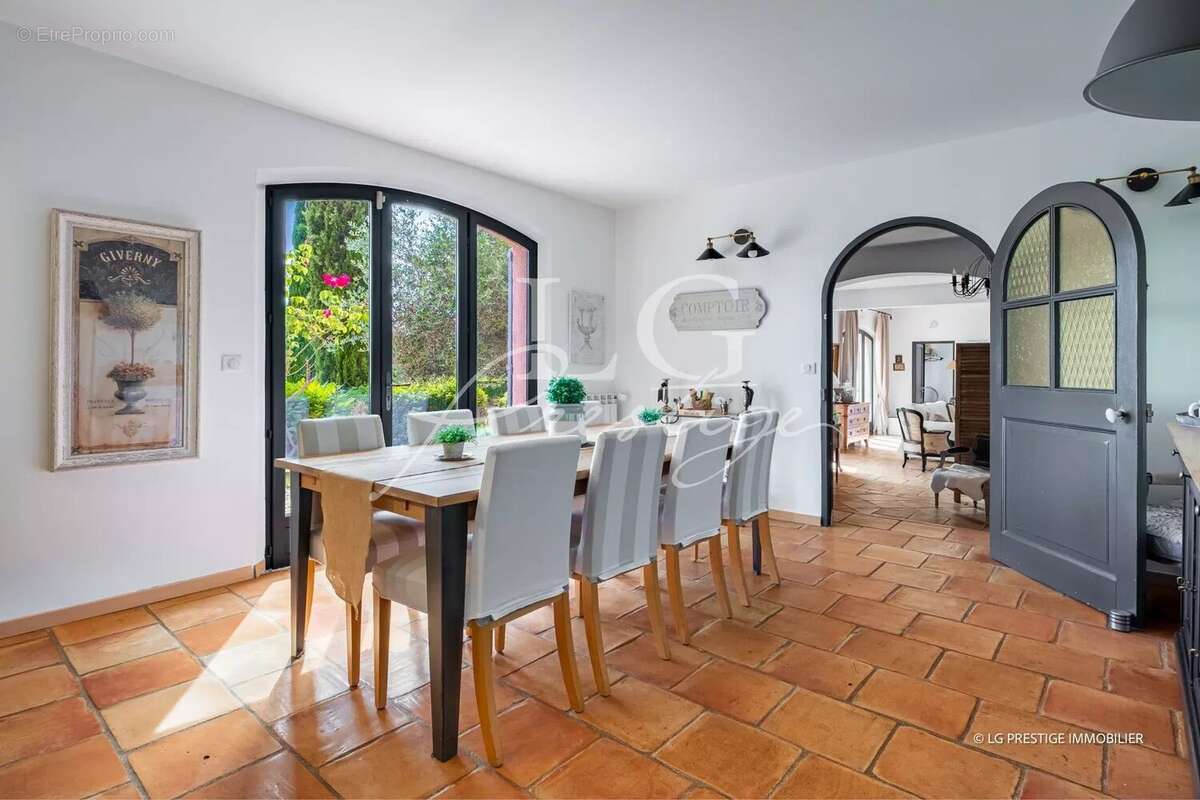 Maison à TOURRETTES