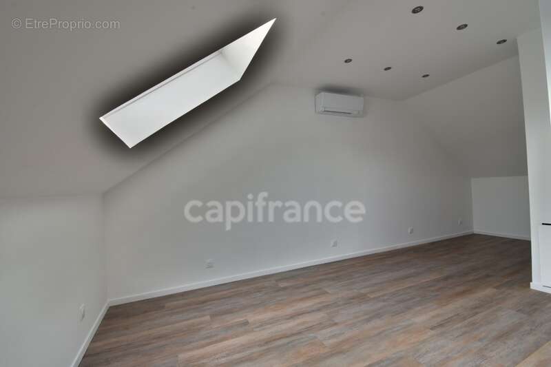 Maison à SAINTE-GENEVIEVE-DES-BOIS