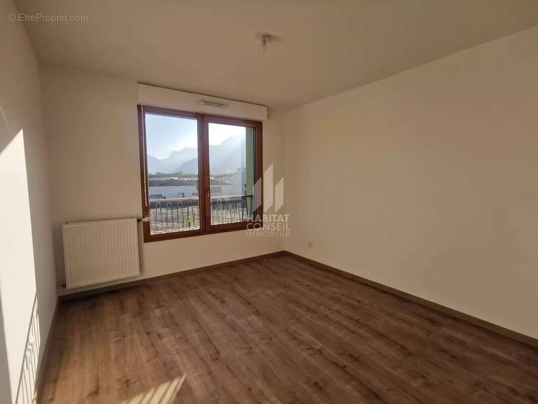 Appartement à LE PONT-DE-CLAIX