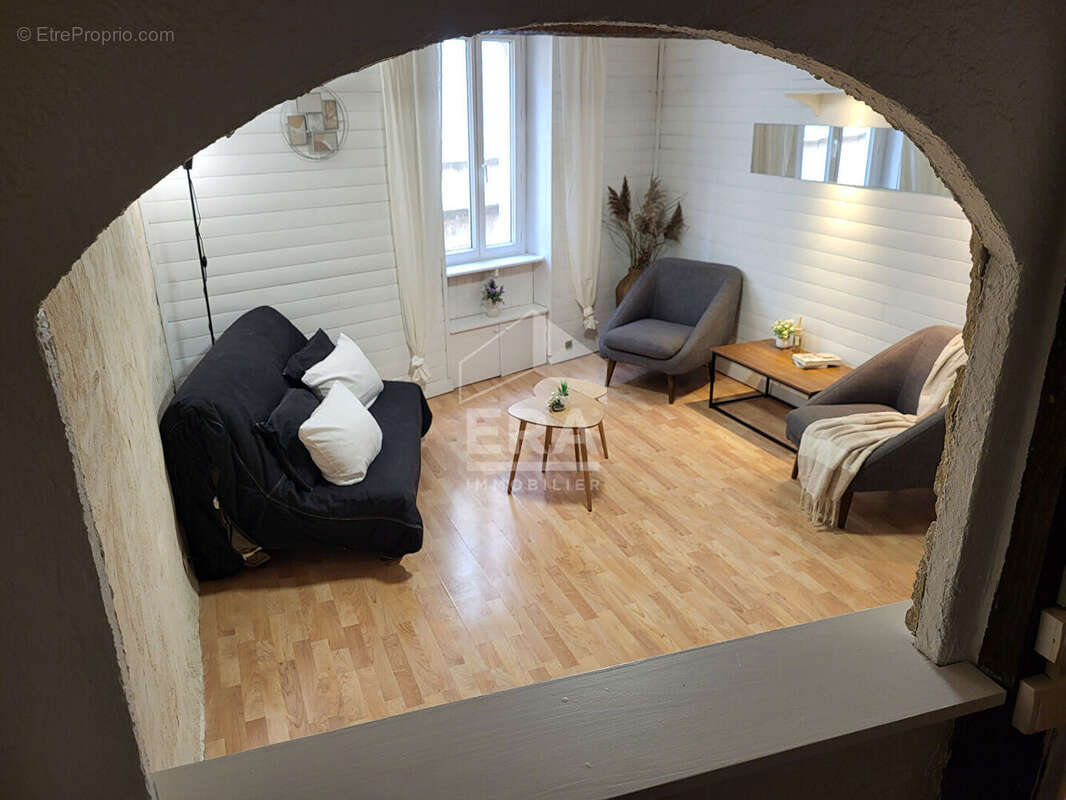 Maison à SAINT-MITRE-LES-REMPARTS