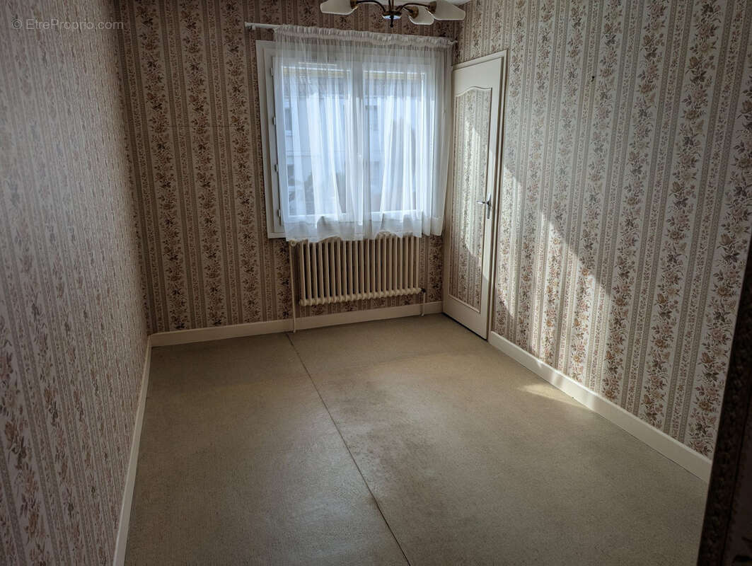 Maison à MONTGIVRAY