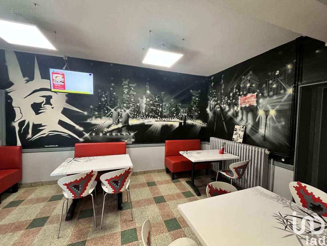 Photo 3 - Commerce à NEUILLY-LE-REAL