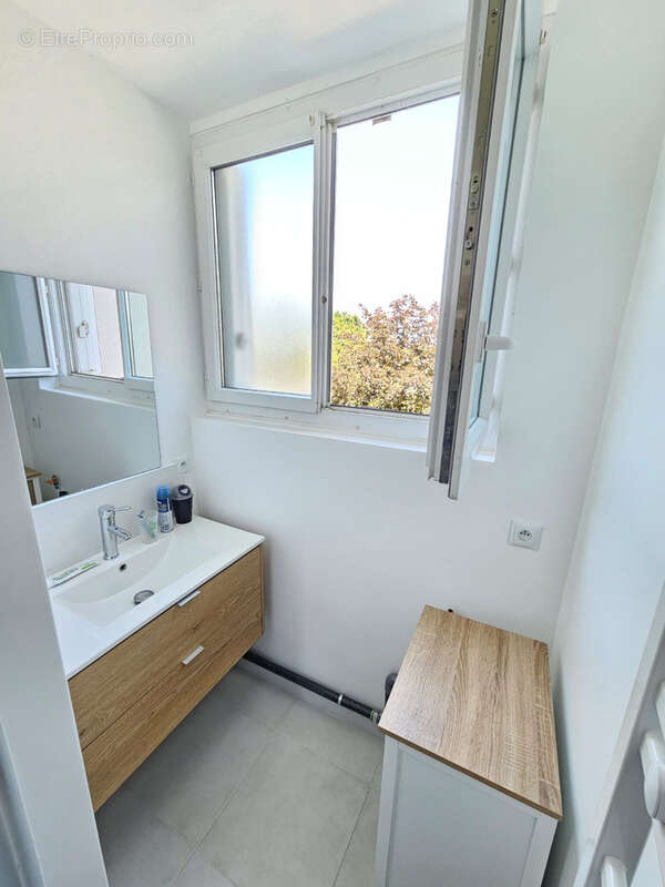 Appartement F3 bis lumineux avec terrasse, garage et cave - Quartier Malus à Bourges - photo 8