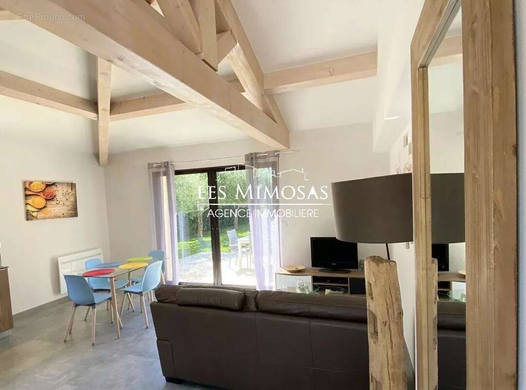 Maison à ROQUEBRUNE-SUR-ARGENS