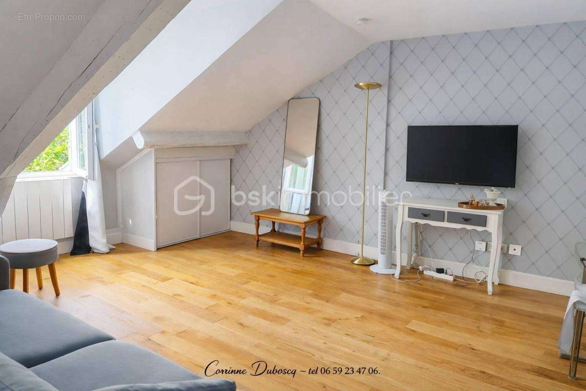 Paris 14ème Secteur Raspail/Denfert Rochereau, Dans un immeuble de standing, studio en parfait état au dernier étage avec ascens - photo 3