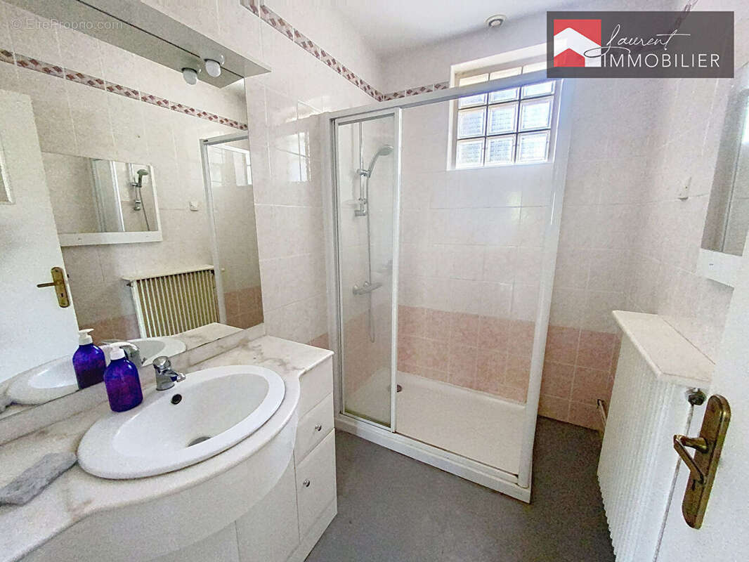 Maison à PONT-DE-VAUX