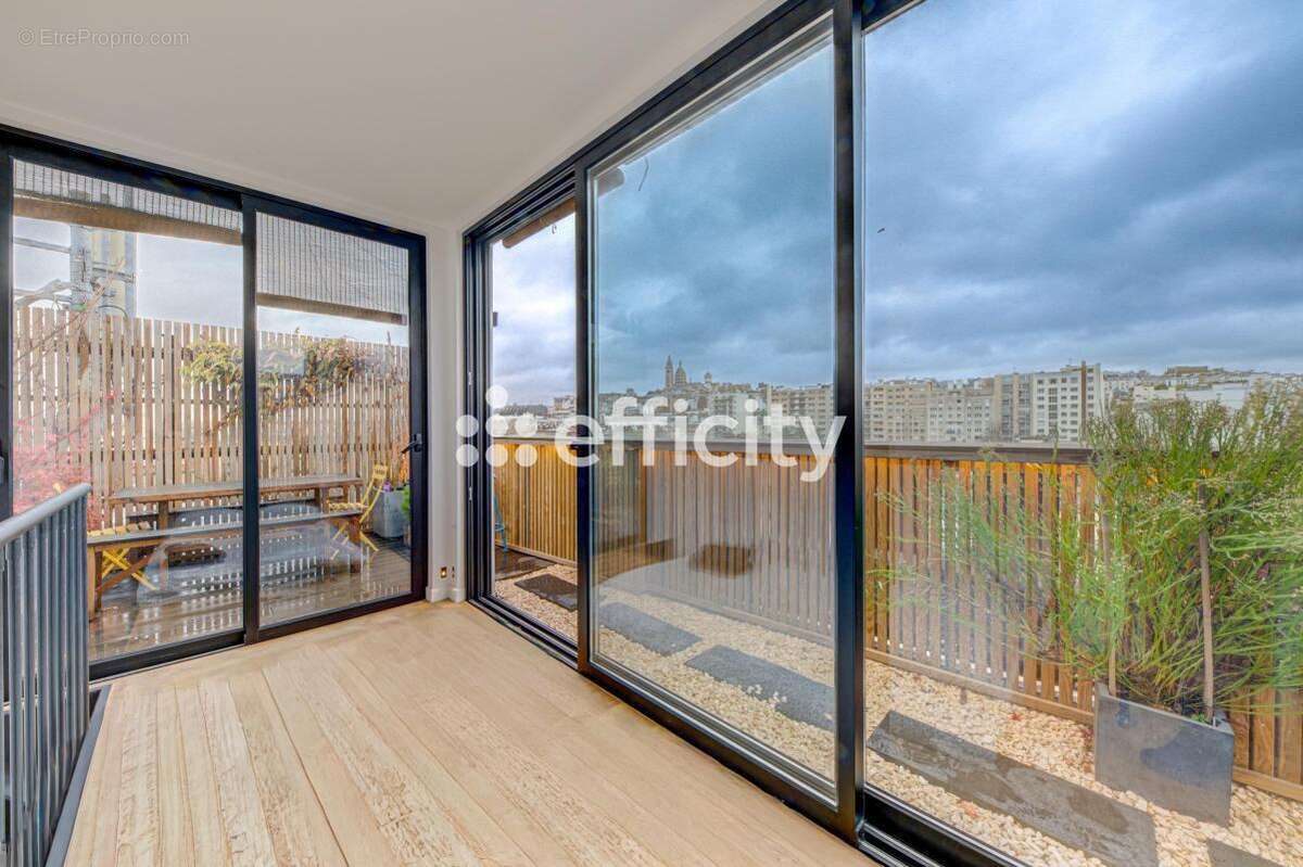 Appartement à PARIS-18E