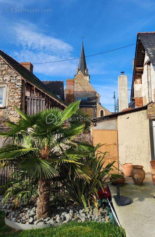 Commerce à SOULAIRE-ET-BOURG