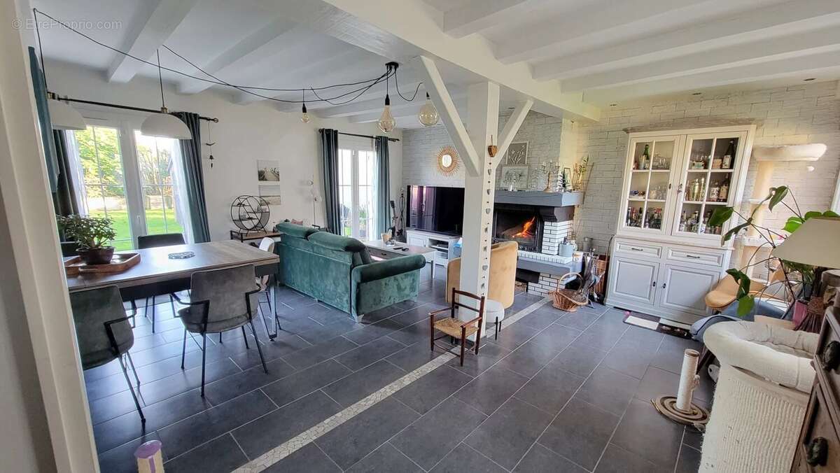 Maison à COUBRON