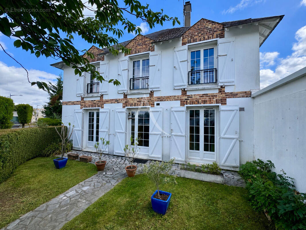 Maison à OZOIR-LA-FERRIERE