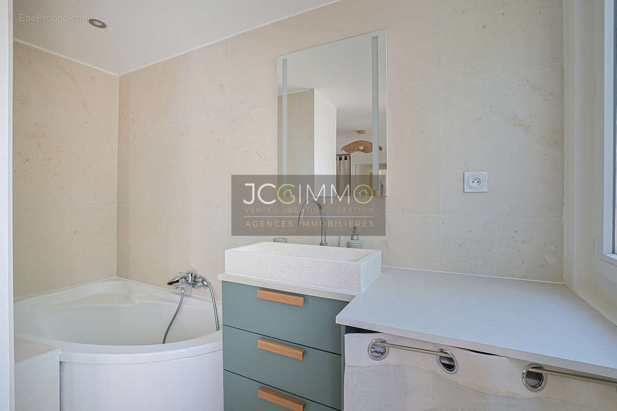 Maison d'exception   t4 de 98 m2   rooftop   vue mer   garage - photo 15