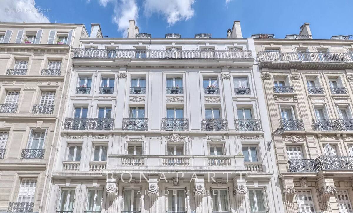 Appartement à PARIS-8E