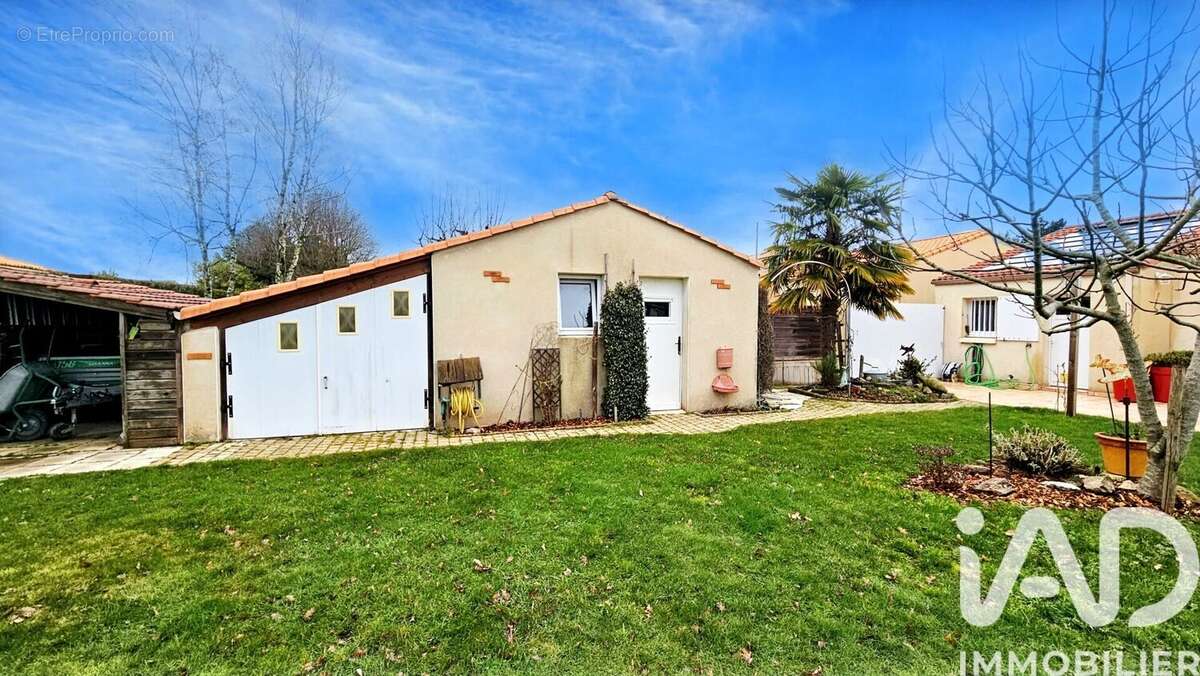 Photo 3 - Maison à LA CHAIZE-LE-VICOMTE