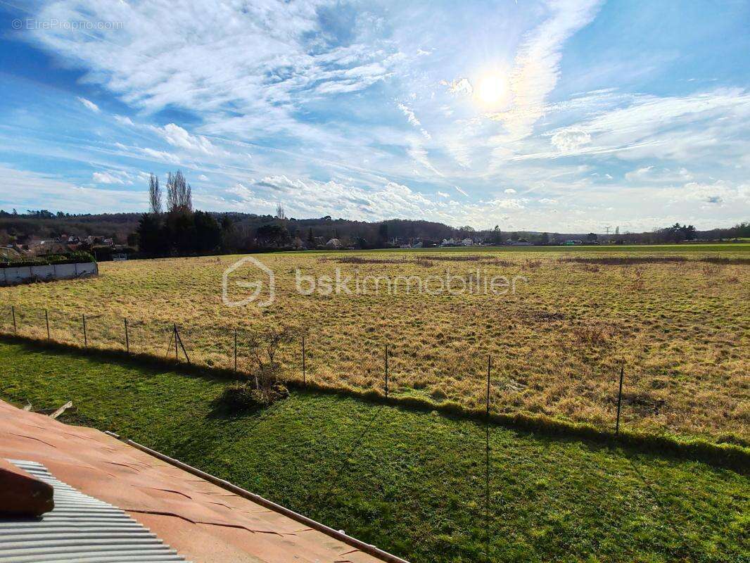 Maison à D'HUISON-LONGUEVILLE