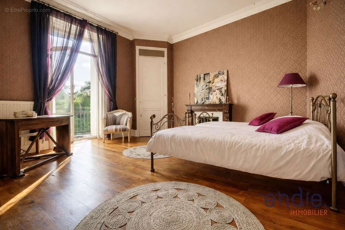 Maison à SAINT-JULIEN-MOLIN-MOLETTE