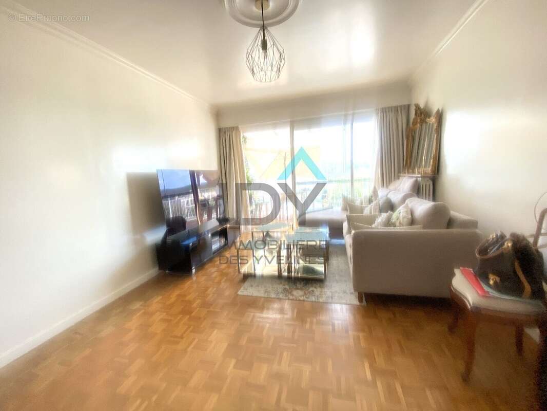 MARLY LE  ROI. Auguste Renoir. Appartement 3 pièces de 70 m² avec loggia de 14 m² - photo 2