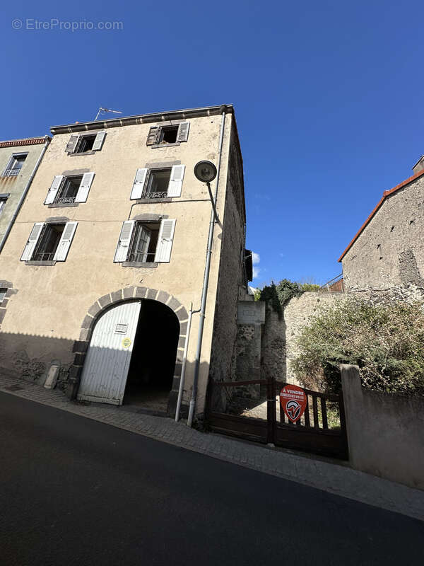 Maison à LA ROCHE-BLANCHE