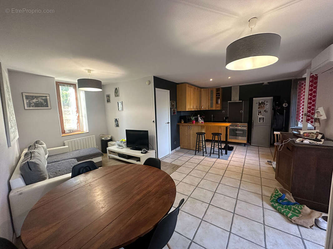 Appartement à GREZIEU-LA-VARENNE