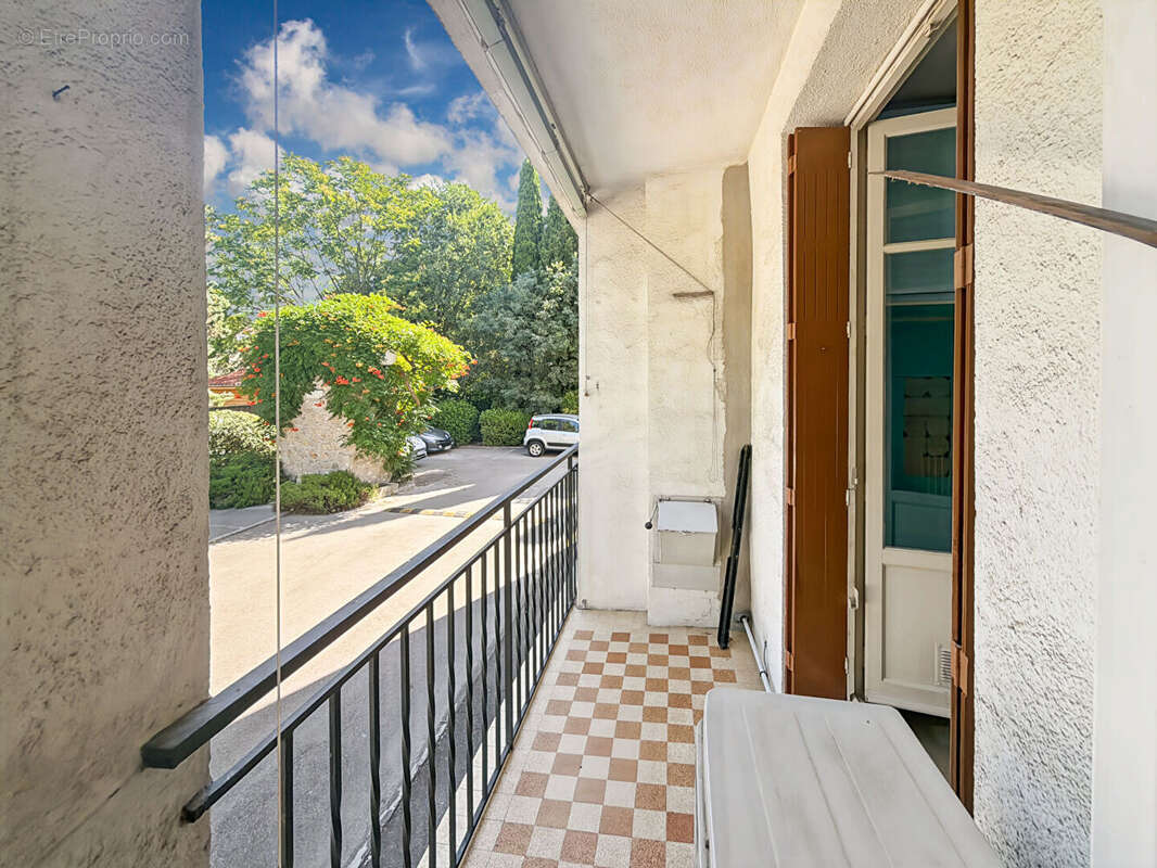 A vendre - Appartement 4 pièces - 74 m²  habitable - Marseille  12e - Les Caillols - photo 2