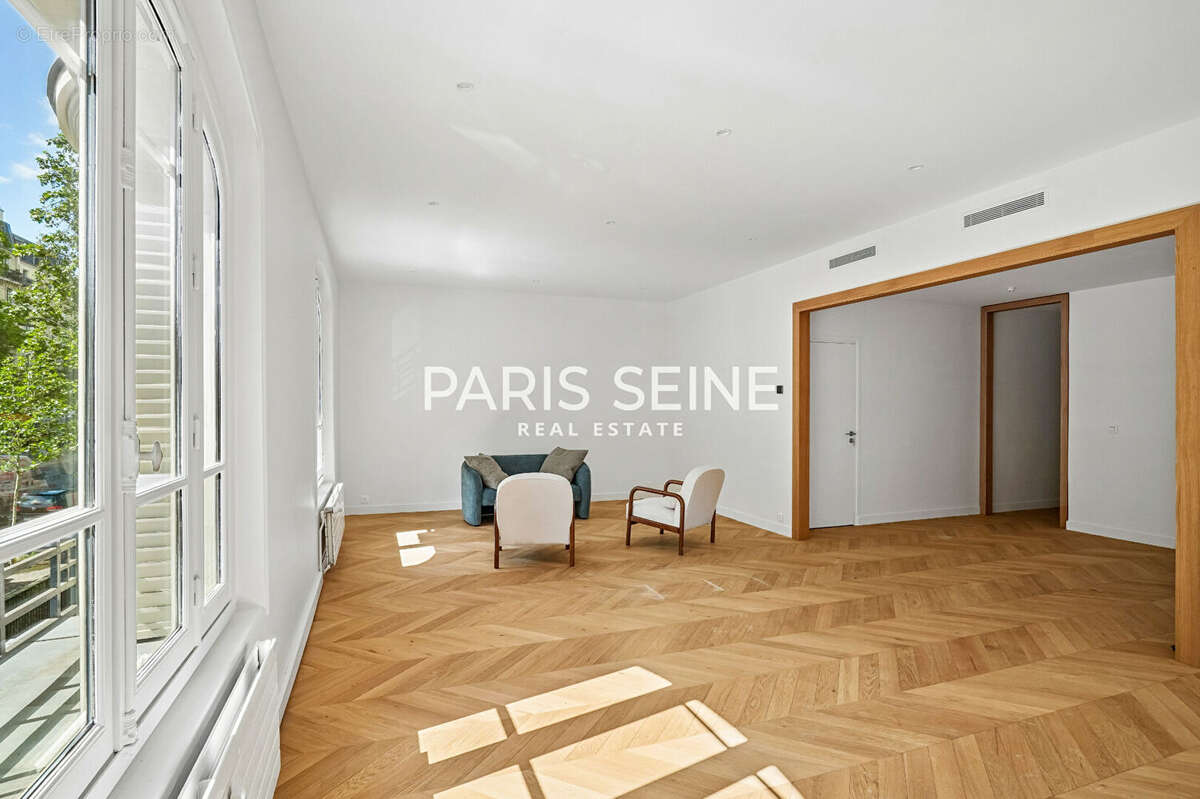 Appartement à PARIS-7E
