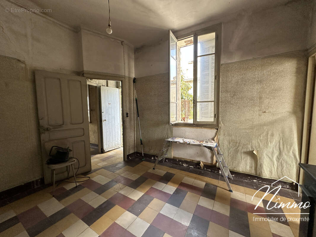 Nimes coupole centre ville immeuble t6-7 cour dependances garages caves - photo 5