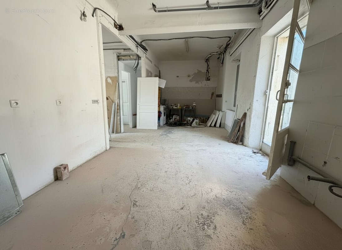 Commerce 75 m² à Volonne  - photo 8