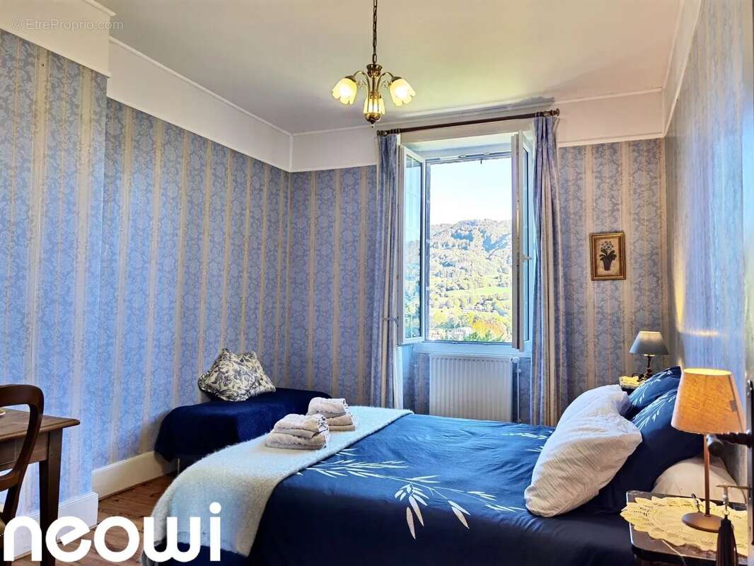 Maison à VIC-SUR-CERE