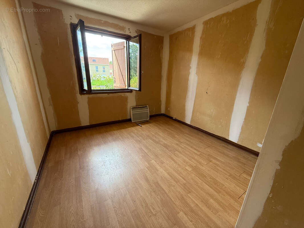 Maison à CREUZIER-LE-VIEUX