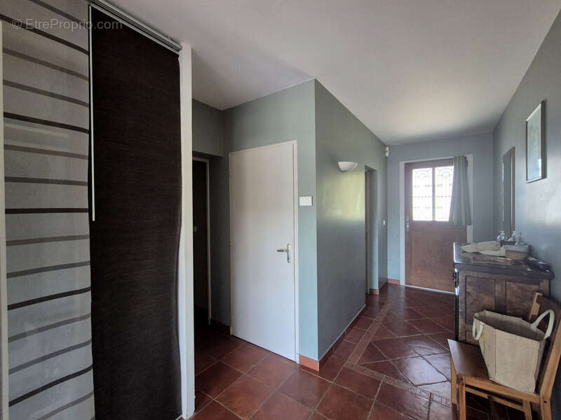 3,4 has, dépendance sécurisée de 320 m², maison plain-pied plus sous-sol, et vue dominante aux portes d'Agen - photo 15
