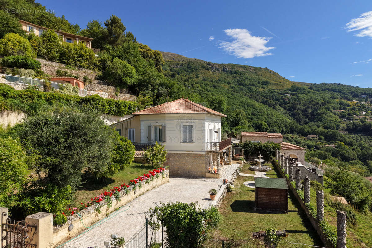 Maison à TOURRETTES-SUR-LOUP