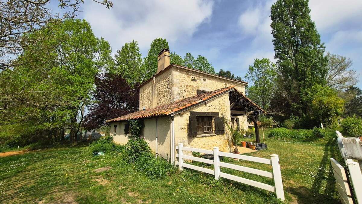 Maison à SAINT-AMAND-DE-VERGT