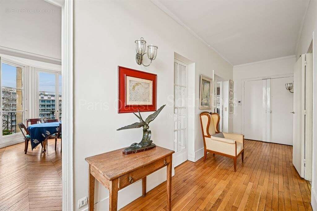 Appartement à PARIS-7E