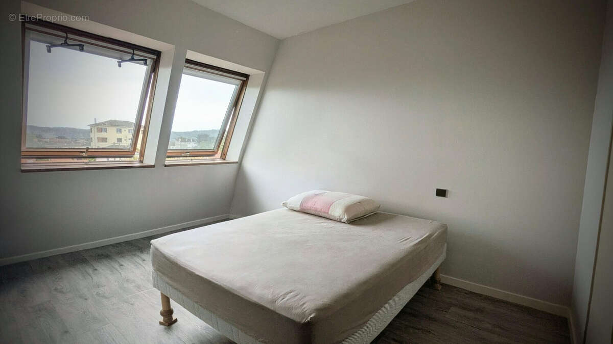 une chambre - Appartement à AIGUILLON