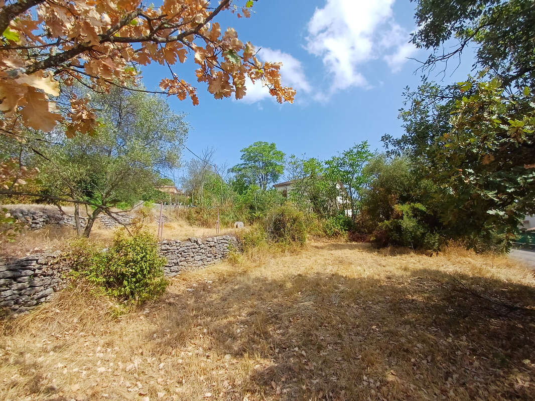 Terrain à AUBENAS