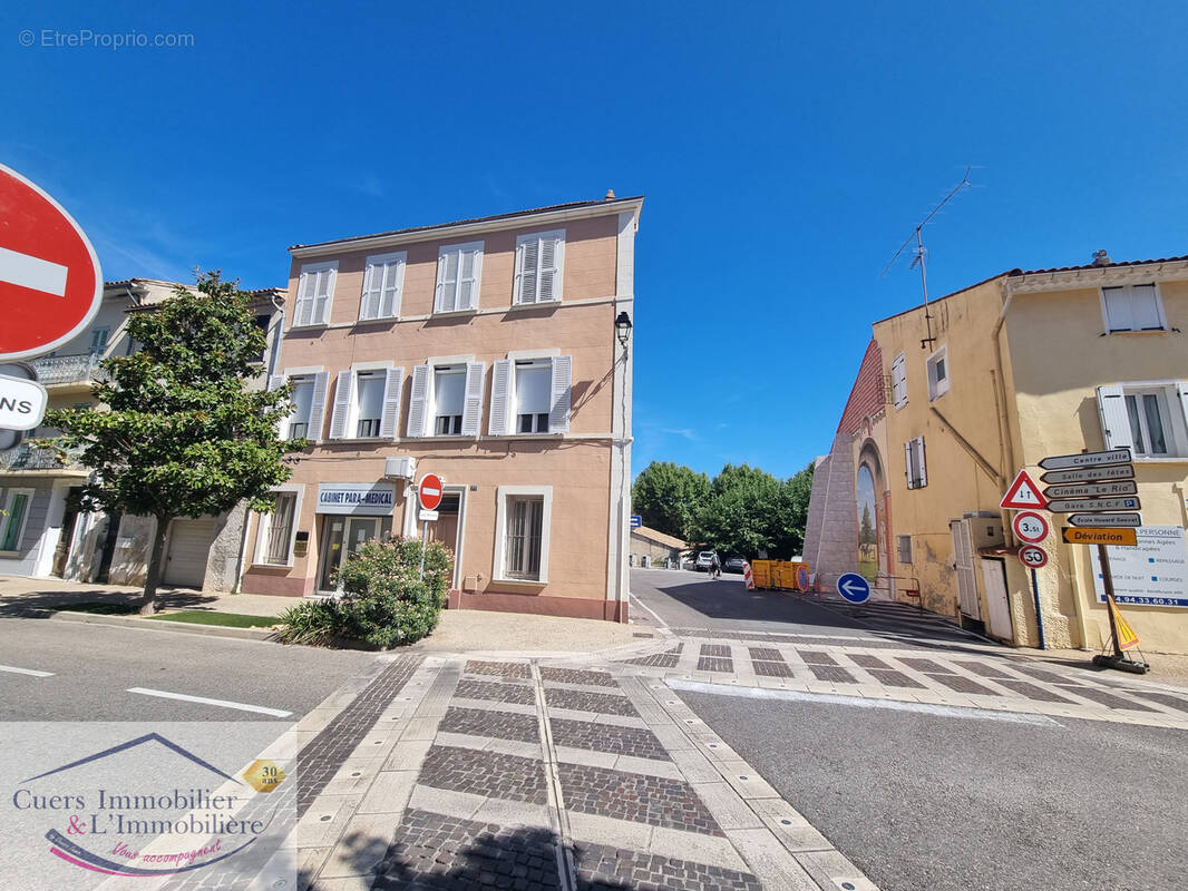 Commerce à SOLLIES-PONT