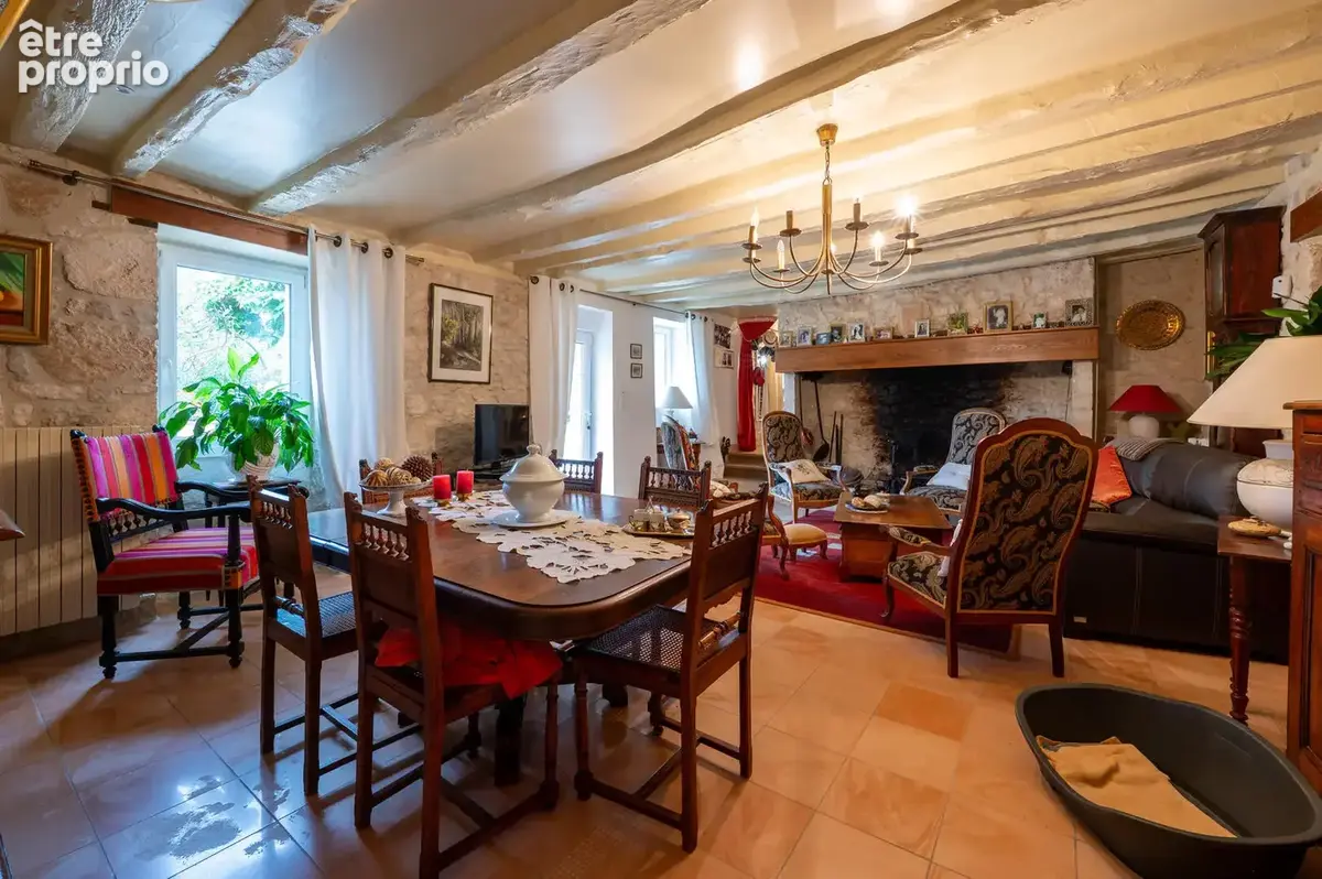 Authentique longère en pierre de 304 m2 avec dépendances, piscine et grand - photo 5