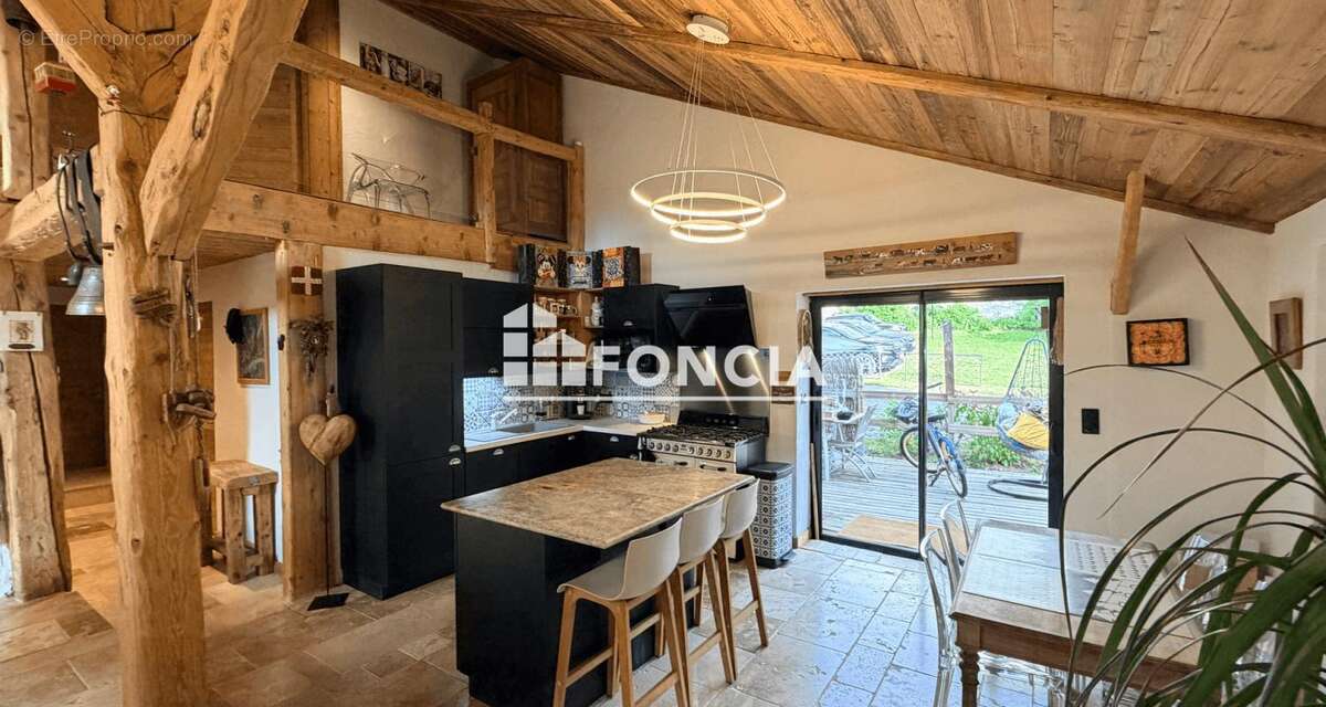 Maison à ARACHES-LA-FRASSE