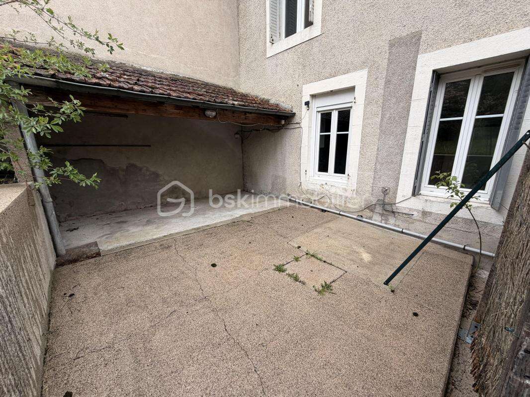 Appartement à LA GUERCHE-SUR-L'AUBOIS