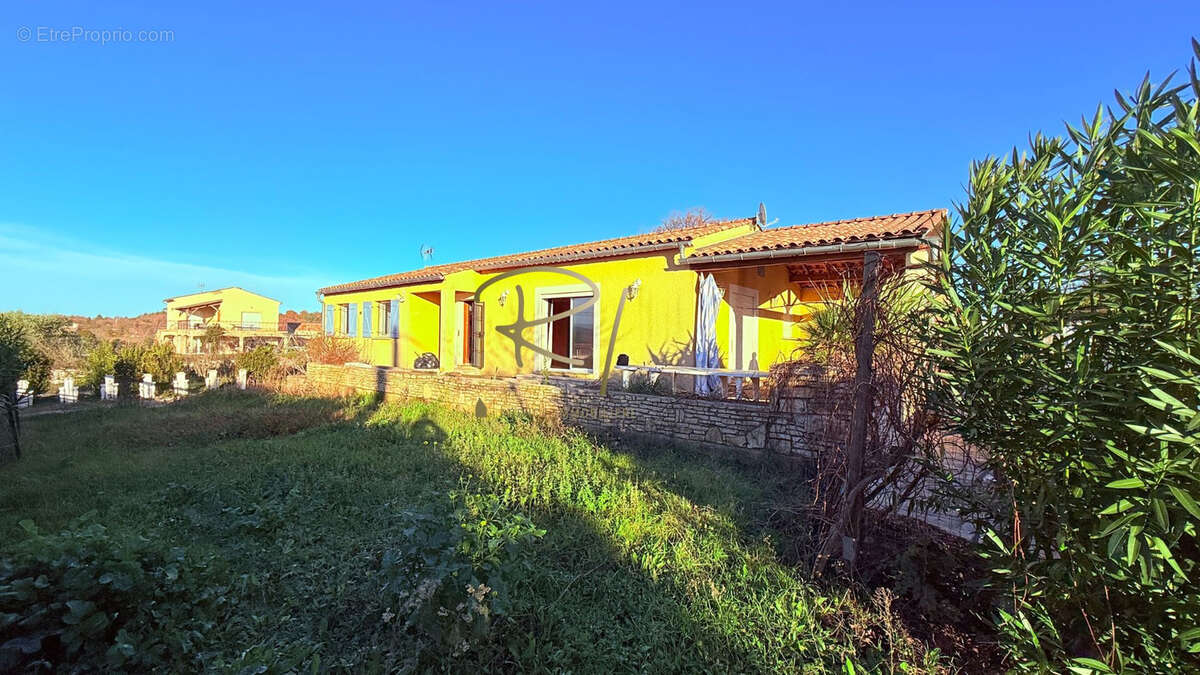 Maison à BARJAC