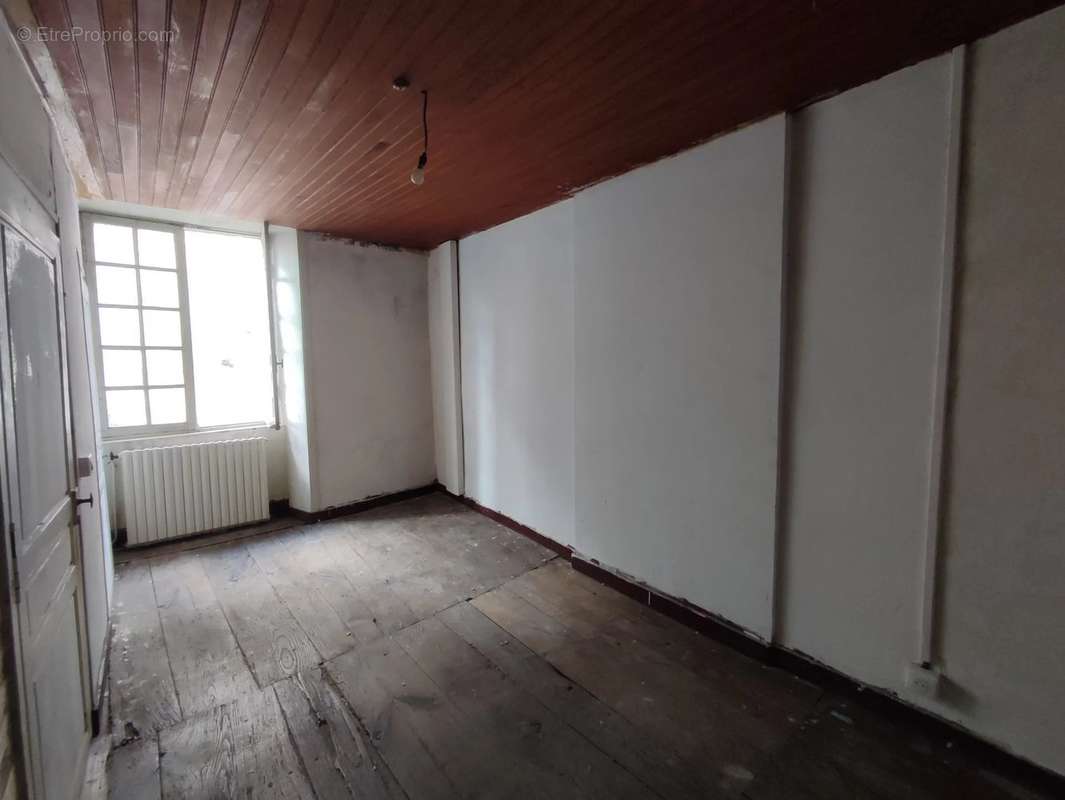 Maison à BUSSIERE-BADIL