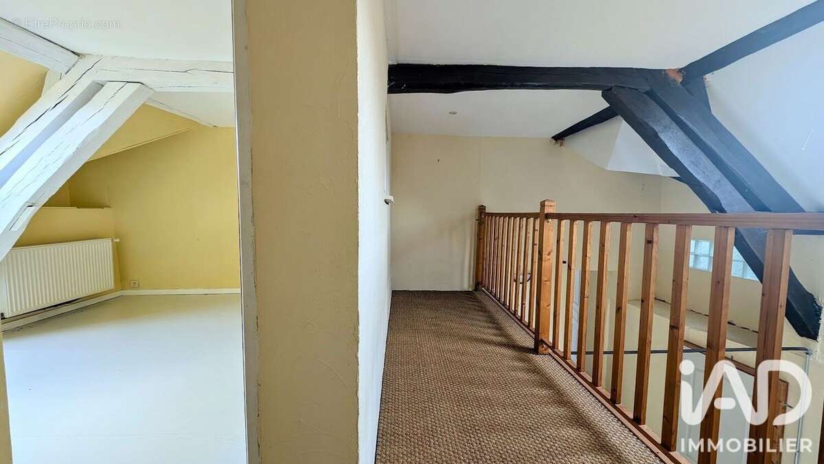 Maison 210 m² à Saint-Jean-De-La-Motte  - photo 7