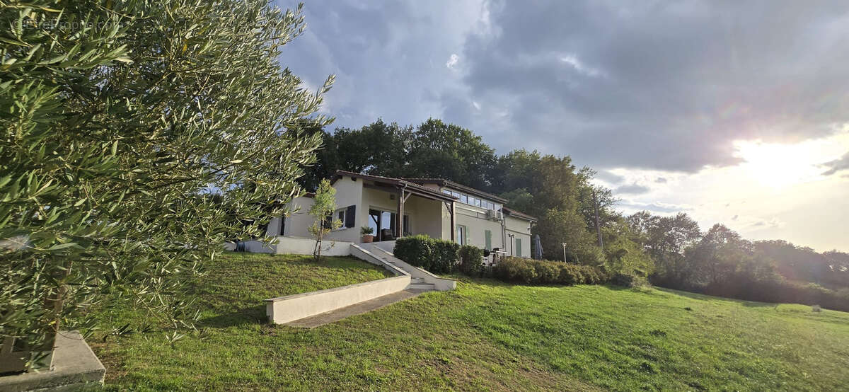 Maison à SAINTE-MAURE-DE-PEYRIAC