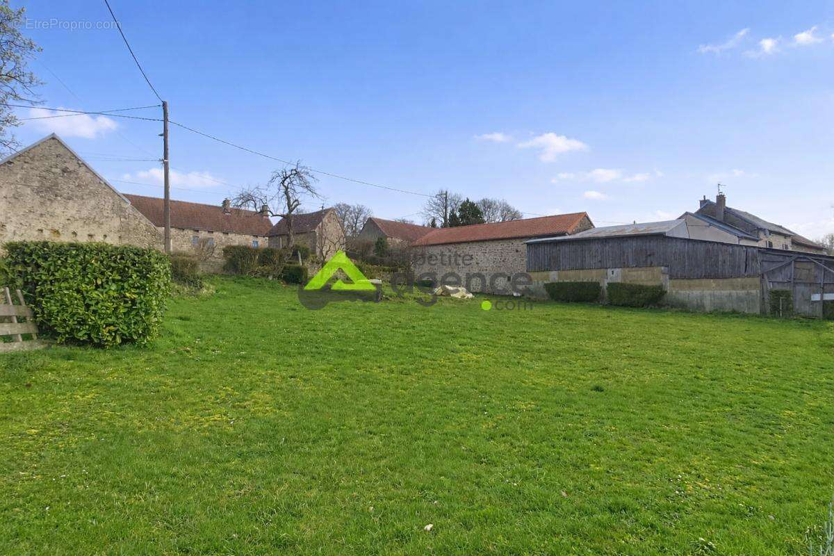 Maison à SAINT-MARC-A-FRONGIER