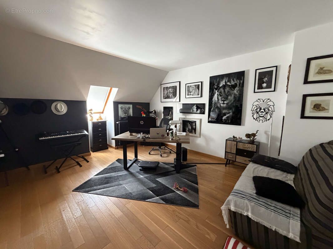 Maison à LE MESNIL-SAINT-DENIS