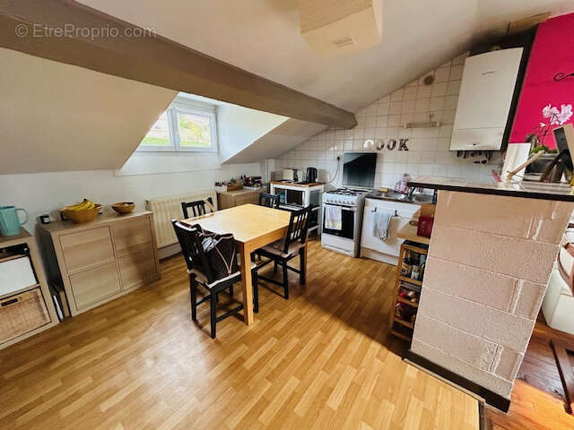 Appartement à SAINT-PRIEST-EN-JAREZ