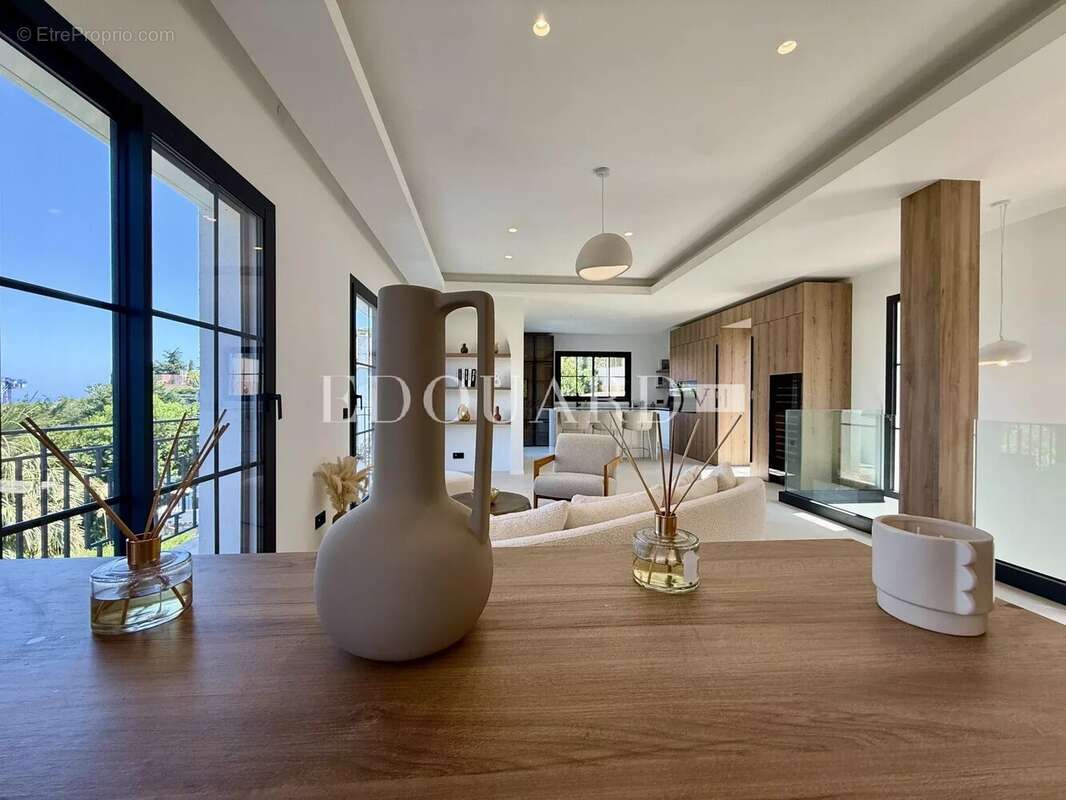 Superbe villa contemporaine avec piscine, une oasis de lumière au cœur de Roquebrune Cap Martin - photo 18